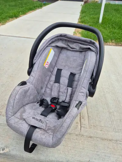Hello, I'm selling a car seat/carrycot for children aged 0-3 years. Good condition. Send me a messag...