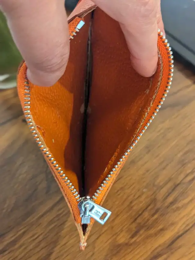 Hermés wallet in Other in Gatineau - Image 5