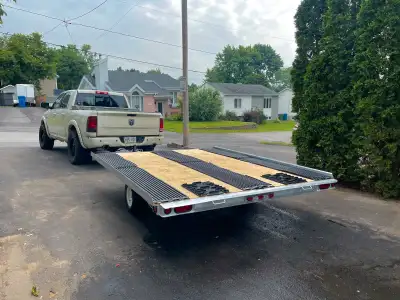 Remorque à motoneiges double dompeur. - 8’5 x 10’4 - Plywood traité flambant neuf - Bearing ont même...