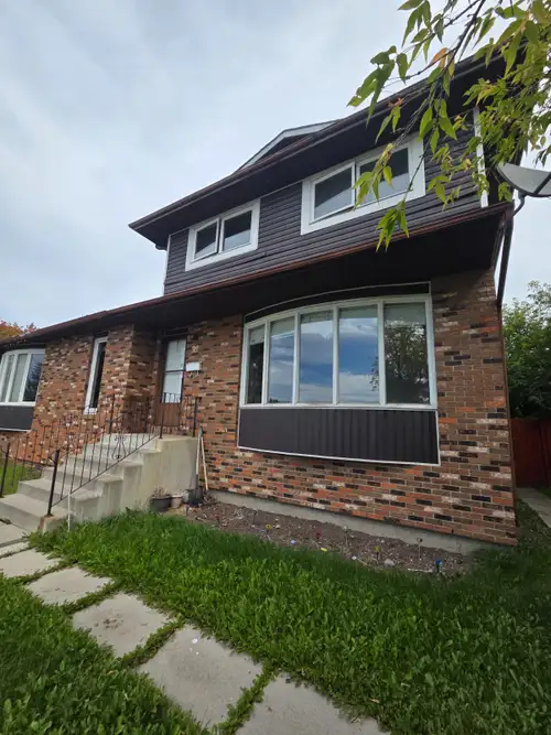 This spacious and newly renovated duplex will be ready for move-in Key Features: Convenient Location...