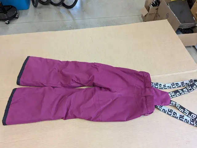 Suit d'hiver Surface enfant, taille 8, longueur 33" ou 84 cm in Kids & Youth in Laval / North Shore - Image 3