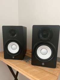A pair of Yamaha hs5 studio monitor speakers for sale