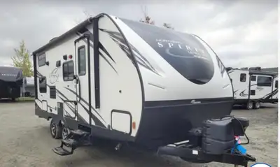 Well maintained 2019 Coachman Northern Spirit Ultra Lite camper. Perfect for a family with queen siz...