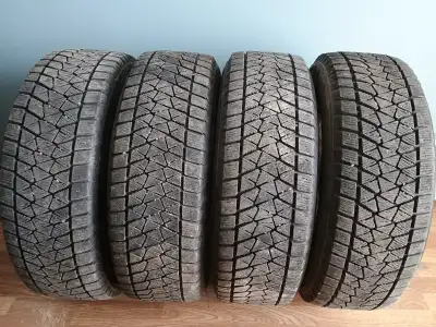 -4 Pneus d’hiver (225/65 R17) homologués de marque Blizzak Bridgestone DM-V2 -4 Jantes en acier (Bol...