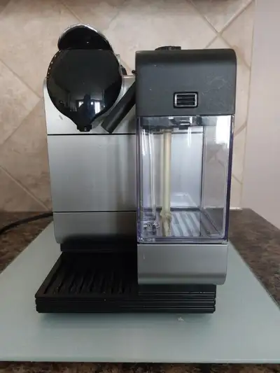 Nespressso Latissima Coffee Machine
