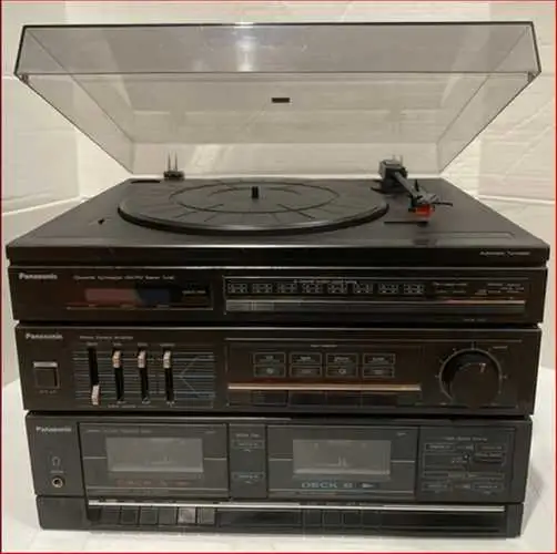 Vintage Panasonic SGD16 stereo system with turntable and cassett in Stereo Systems & Home Theatre in St. Albert - Image 2