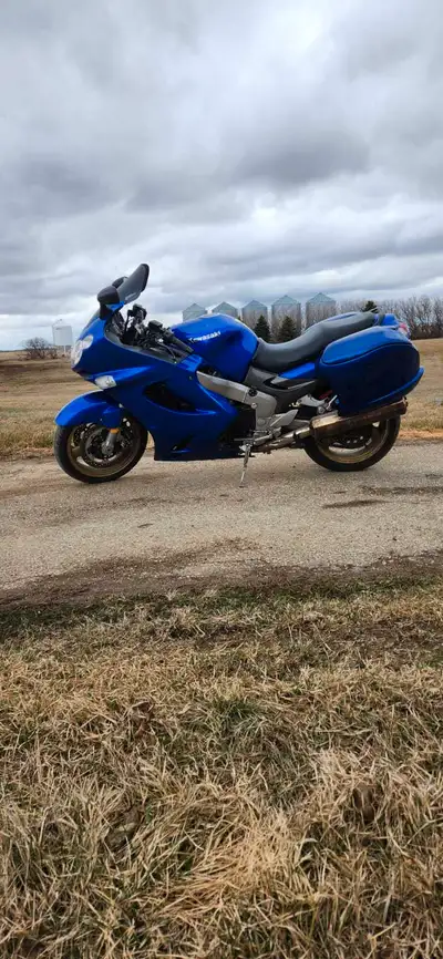 2003 Kawasaki ZZR1200. 160hp. Very fast bike. Second owner. 36,300kms. Corbin Beetle Bags. Comes wit...