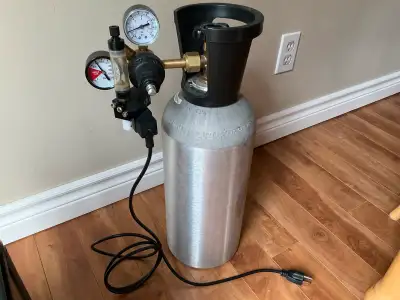 Perfect setup for up to 180 gallons full of plants. 10 lbs aluminum canister and half full with co2....