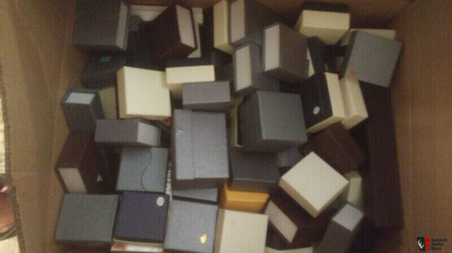 ASSORTED SMALL JEWELERY GIFT BOXES @ .60 cents/box(100 min) dans Bijoux et montres  à Ville de Toronto