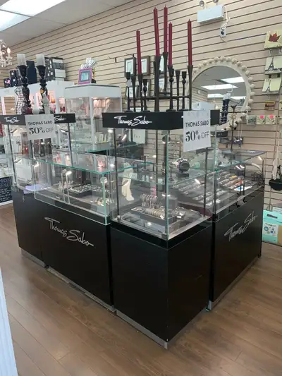 Selling a beautiful Thomas Sabo branded jewelry display set, perfect for boutiques, pop-ups, or coll...