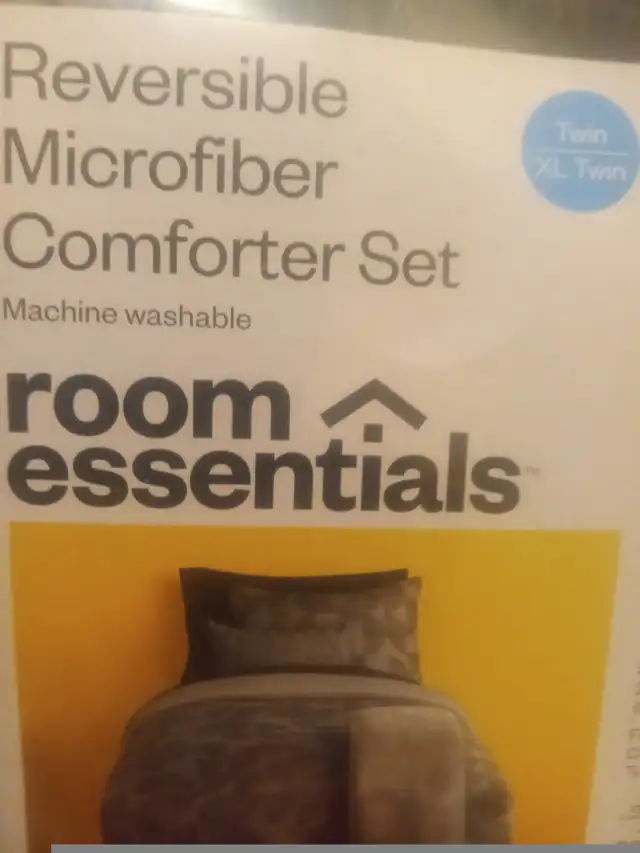 4 piece twin reversible comforter set  in Bedding in Mississauga / Peel Region - Image 3