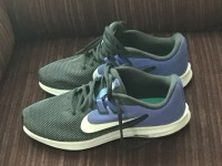 Ladies Size 9 NIKE RUNNERS - NEW - in The Maples