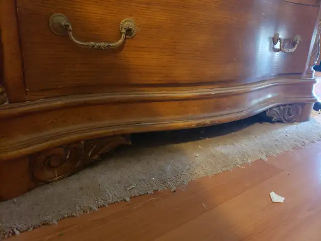 Ornate Solid Wood Bombe Chest - 4 Drawers & Hidden Side Cabinets in Dressers & Wardrobes in Mississauga / Peel Region - Image 10