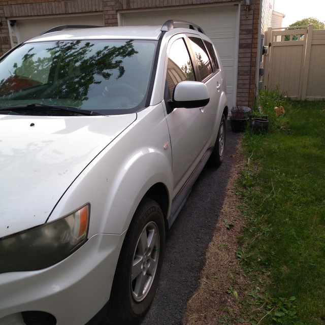 Mitsubishi Outlander 2011 AWD in Cars & Trucks in Ottawa - Image 2