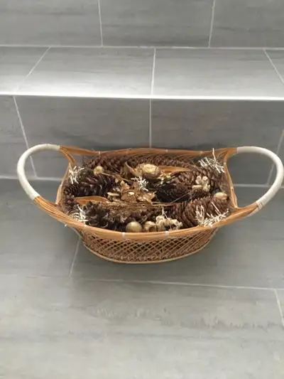 Panier décoratif en osier de forme ovale avec 2 anses, View more