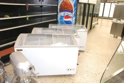 Équipement commercial Comptoir ouvert (grab @ go) de 4 pieds a 24 pieds et plus Comptoir a service (...