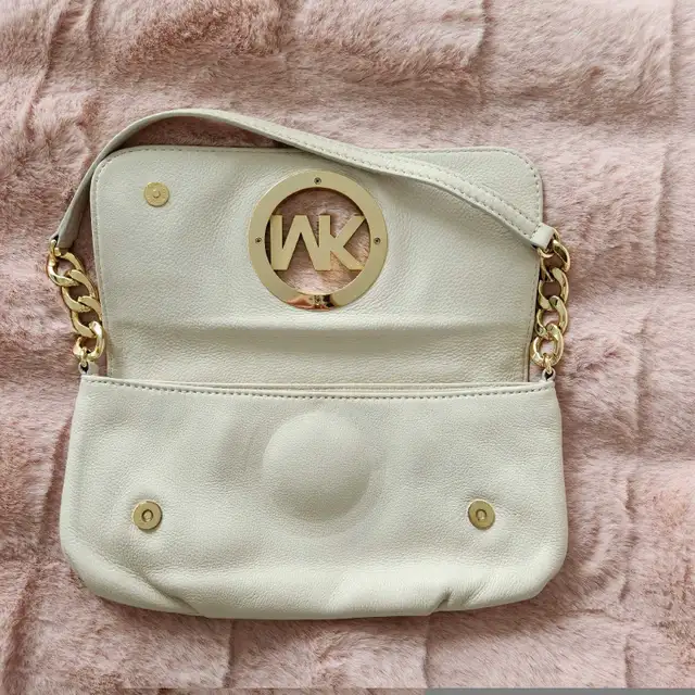 Vintage Michael Kors bag in Women's - Bags & Wallets in City of Toronto - Image 4