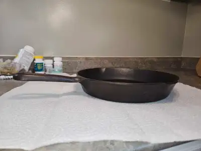 No.9 Smart's Brockville with smaller,  Diamond G  Cast Iron Pan, View more