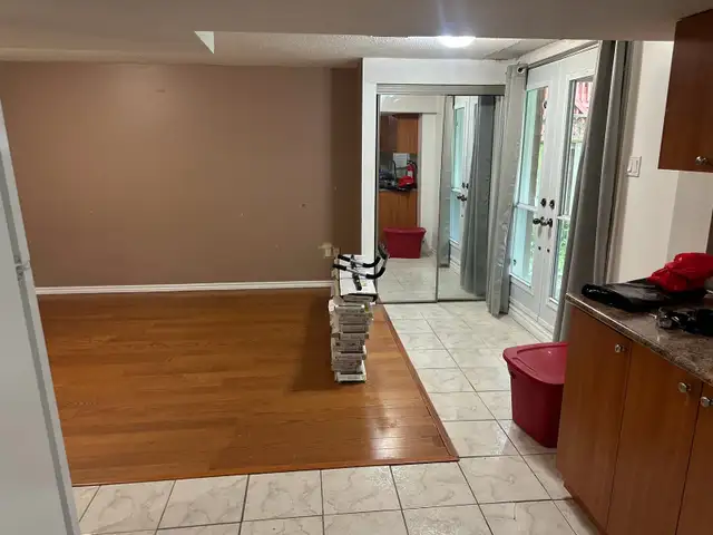 1 Bedroom Walkout Apartment  in Long Term Rentals in Mississauga / Peel Region - Image 3