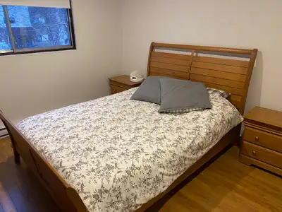 Ensemble de chambre complet – bois massif, lit queen + commodes, View more