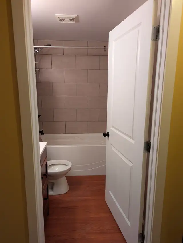 Condo Unit in Sunnyside   $1,300.00 in Short Term Rentals in Calgary - Image 3