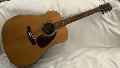 Yamaha Eterna acoustic guitar , View more