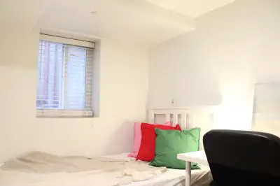 3 furnished rooms available in a 5-bedroom, 2-bathroom, 2-kitchen garden unit. Central kitsilano loc...
