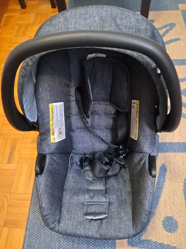 Siege  d'auto evenflo 10$ in Strollers, Carriers & Car Seats in City of Montréal - Image 4