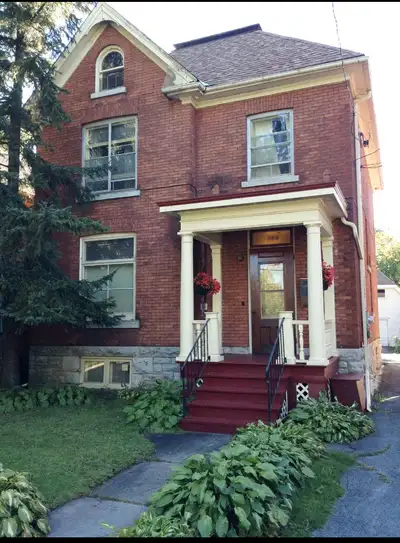 Quiet clean home for QUEENS GRADUATE STUDENTS near campus