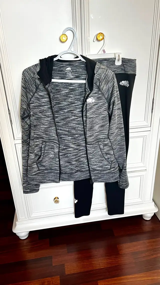 Pending pick-up - Roots Lola set for girls size XXL in Kids & Youth in Oshawa / Durham Region - Image 2