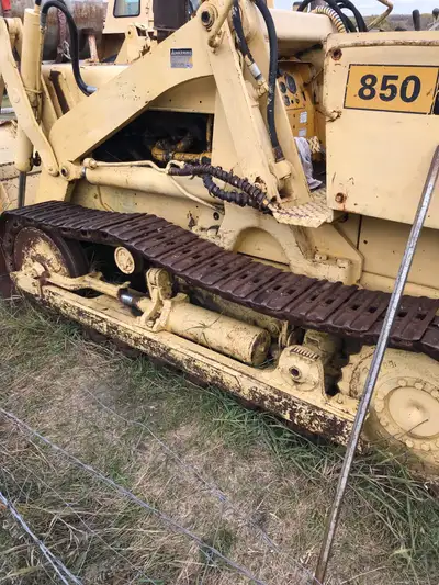 1972 Case 850 Crawler Loader With beyond power valve for backhoe and drott weight 2192 hours. A267D...