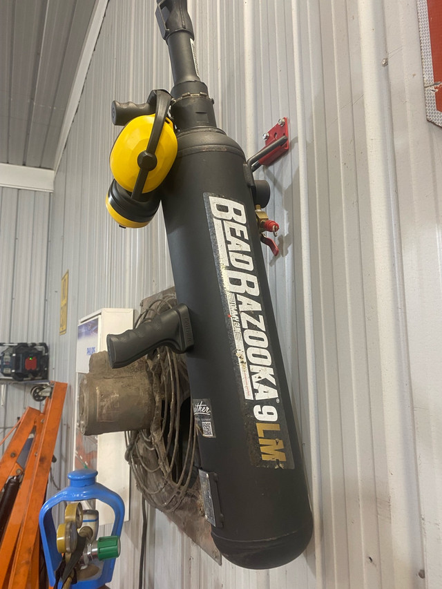 Bead Bazooka 9LM in Hand Tools in Owen Sound - Image 2
