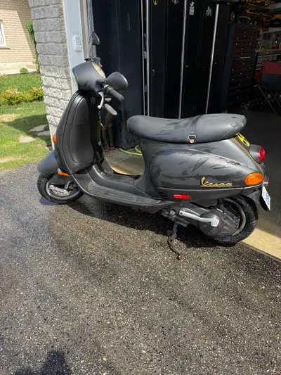 2005 Vespa ET4 150, flat black, kms in the pics, don’t know what it needs for safety, was safetied 2...
