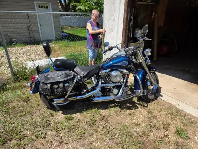 1999 Harley Davidson 1310cc 80 cubic inch 21000km has windshield on it comes with saddle bags. Askin...
