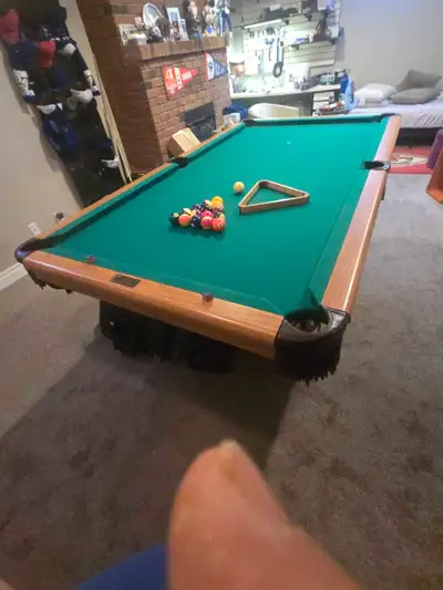 Offering a Dufferin pool table three piece slate in great condition, perfect for game nights! This w...