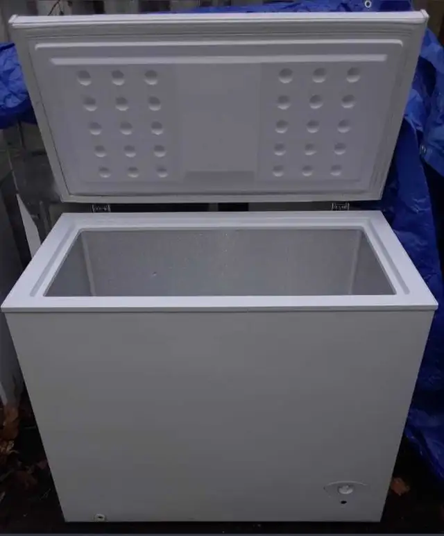 7 cubic foot freezer in Freezers in Kingston - Image 2
