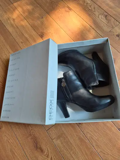 Geox Respira Real Leather Boots Size 8, View more