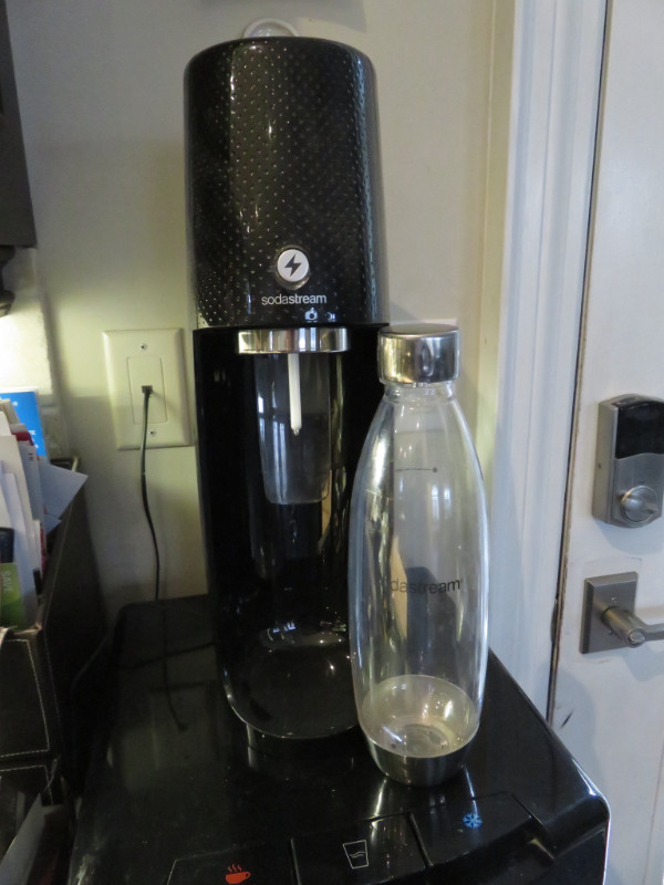 Sodastream Fizzi One Touch Drink Machine in Other in Mississauga / Peel Region