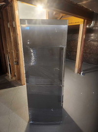Blomberg Refrigerator 24' counter depth 