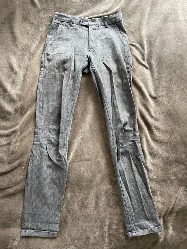 Grey skinny jeans in Women's - Bottoms in City of Toronto - Image 2