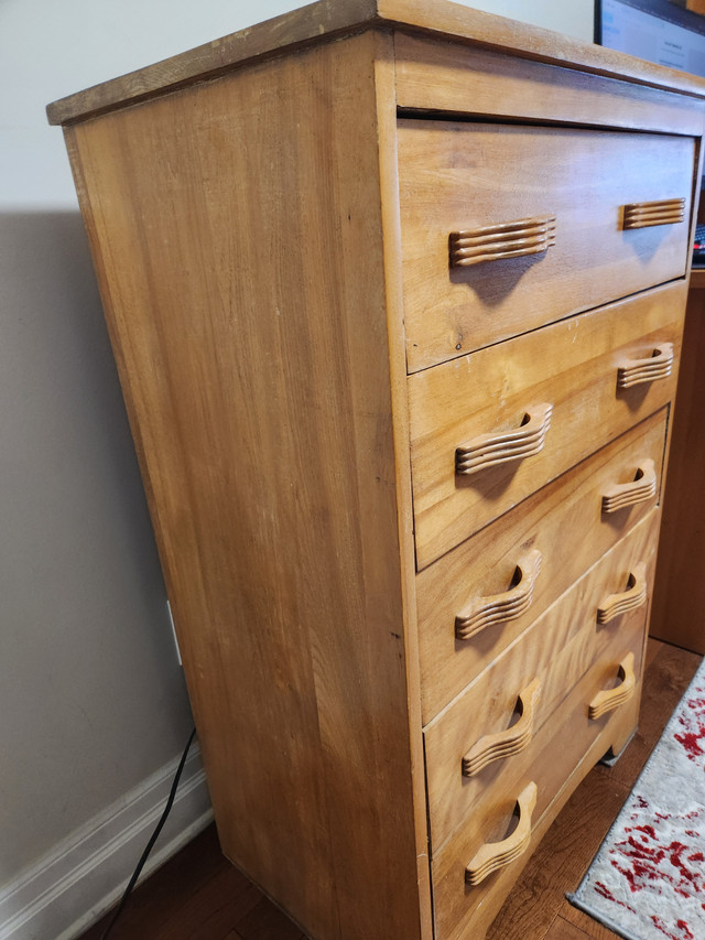 Wooden 5 Drawer Dresser dans Commodes et armoires  à Ville de Montréal
