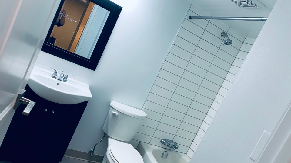 Southend One & Two Bedroom Apartments Available   ALL INCLUSIVE 2
