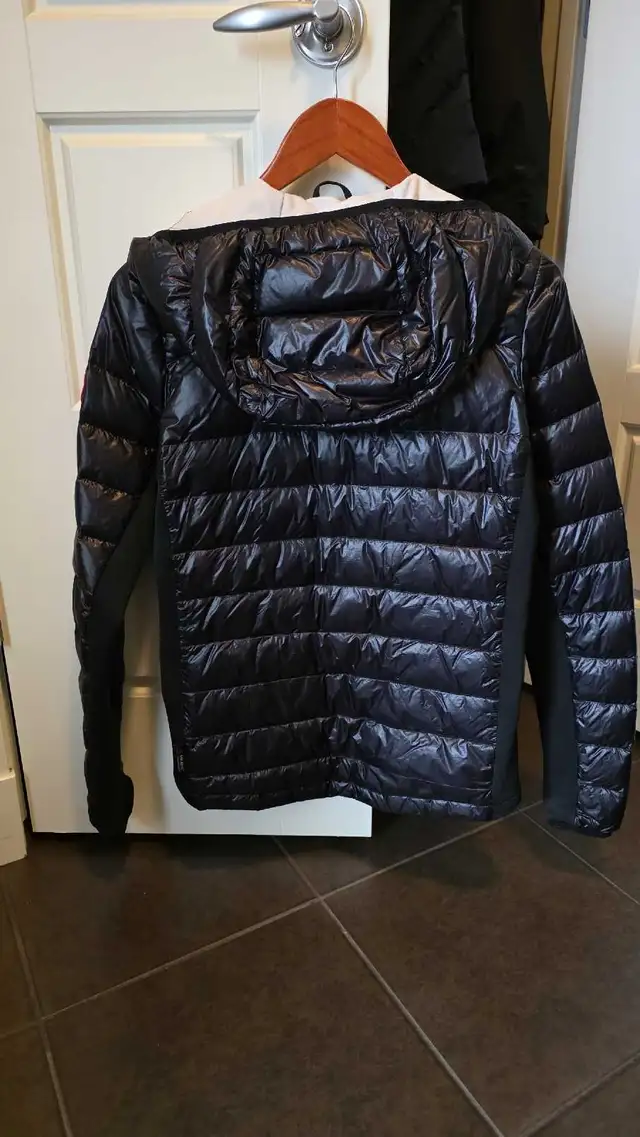 Canada Goose Women Size XS in Women's - Tops & Outerwear in Calgary - Image 4