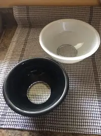 Pyrex bowls black and white 