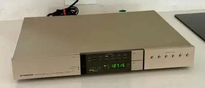 Pioneer F-7 FM / AM stereo tuner, View more