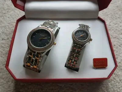Futura battery operated his and hers gold and silver chain link watches. Quartz, Japan movement, wat...