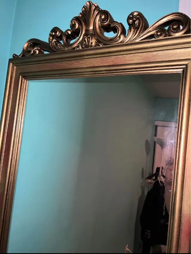 Vintage/ antique rare find vanity very beautiful and elegant gol in Home Décor & Accents in Oakville / Halton Region - Image 9