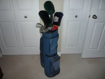 Men's right handed golf clubs., View more