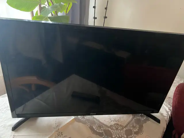 Samsung smart tv , 31’ in TVs in City of Montréal - Image 4