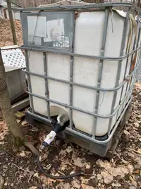 Réservoir à eau de pluie 1000 litres dans cage d’acier